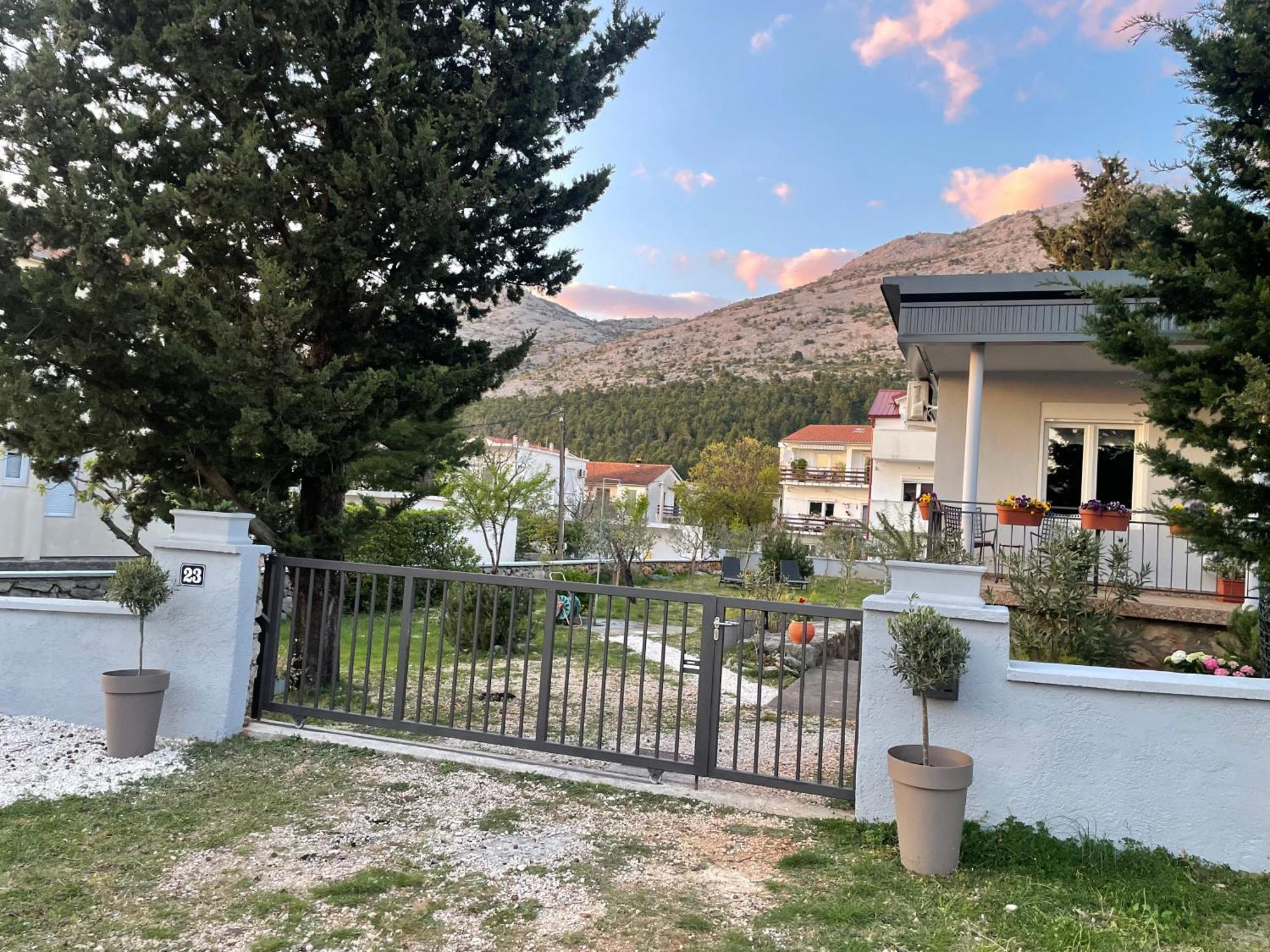 Holiday Home Lola - Large Outdoor Area Starigrad Paklenica Ngoại thất bức ảnh